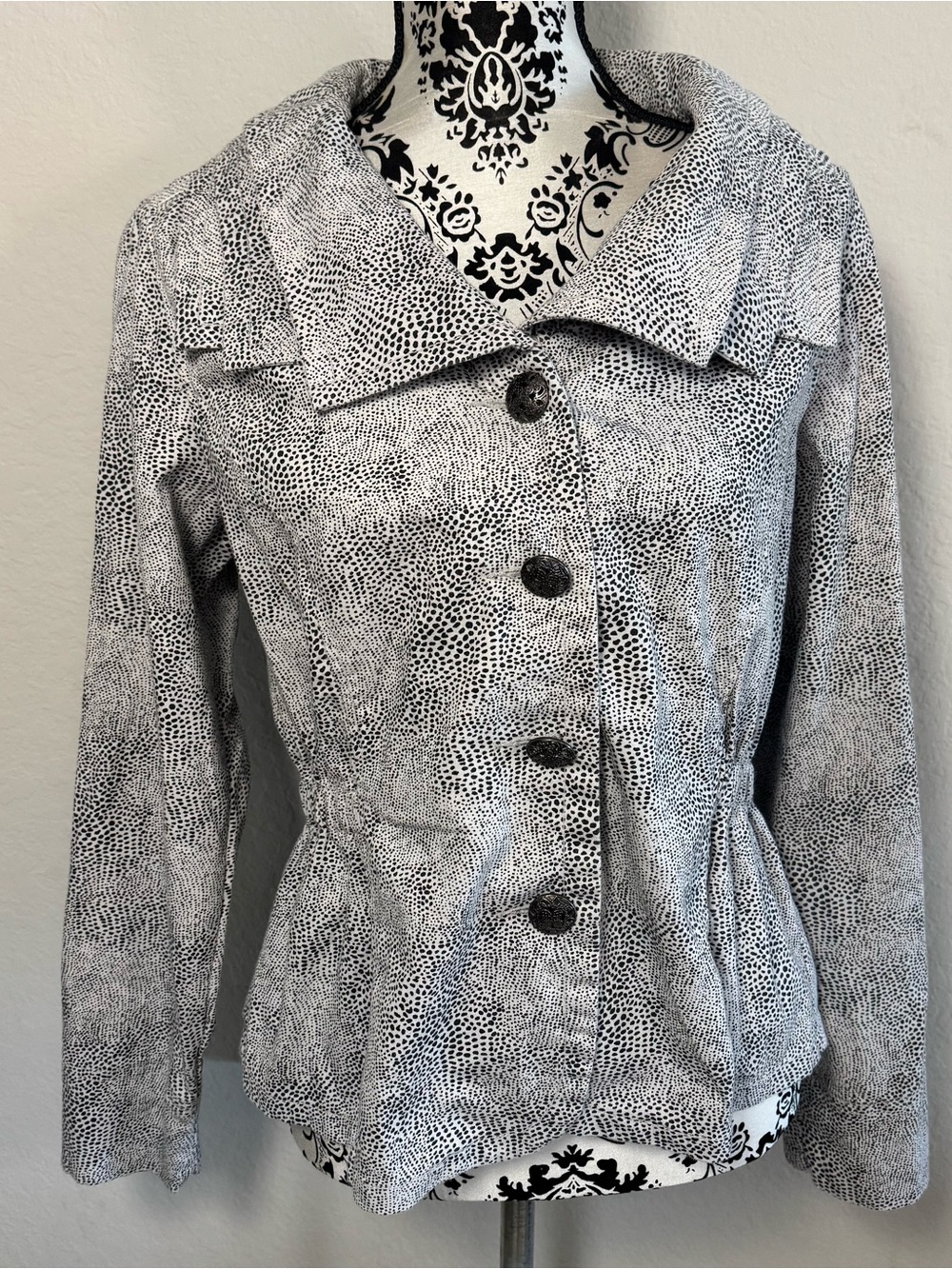AMX Women’s Jacket  Size L Micro Animal Print Stretch Black White